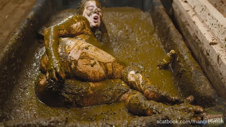 frankys time in the manure basin - lyndra lynn cleaning ends in a mess FullHD (2022)