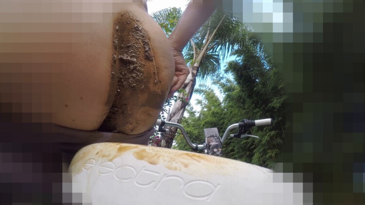 bikeshit FullHD - BetweenMyCheeks (2024)