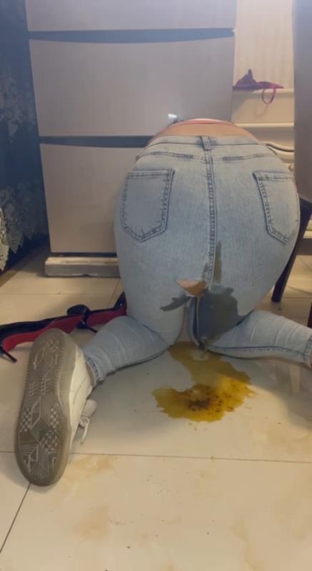 Diarrhea Without Taking Off Jeans, by Hot Chinese Woman. P1 SD (2025)