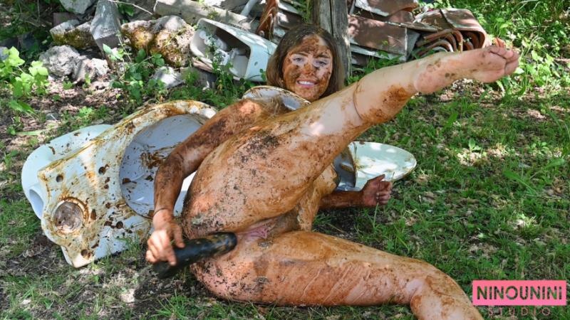 REAL HUMAN PUBLIC TOILET EATS SHIT (ENG SUBS) UltraHD/4K - Ninounini (2025)