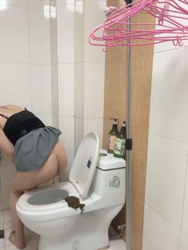 Longbao Chinese Woman in Toilet Talking. P1 SD (2025)
