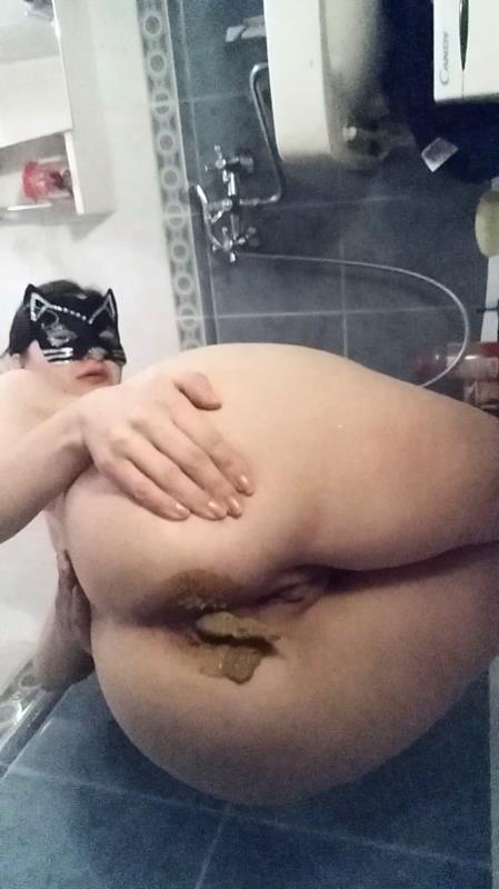 Sitting and total smearing in bathroom SD - nastygirl (2025)
