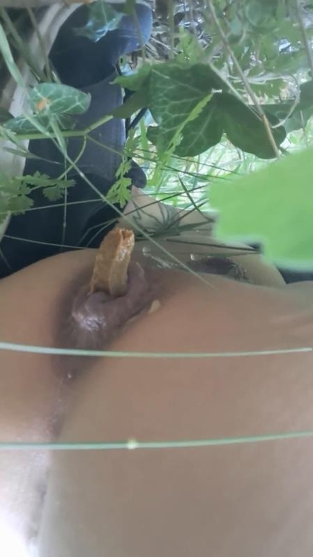 In the heart of Nature Outdoor Pooping P1 FullHD (2025)