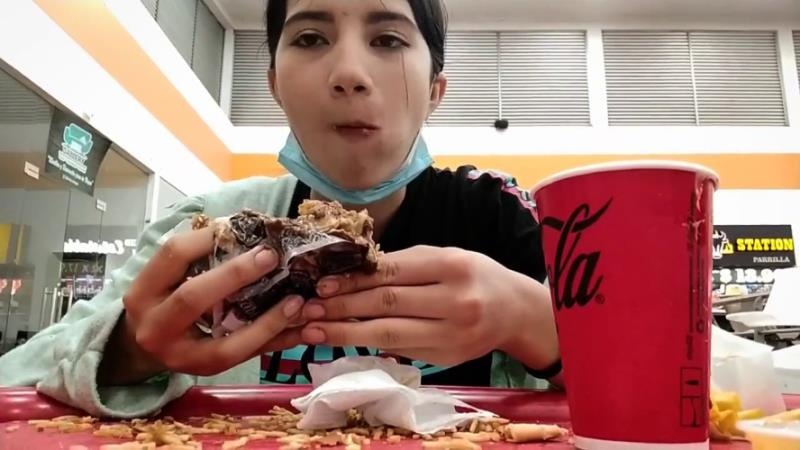 She Eats A Scat Burger 006b38b HD (2026)
