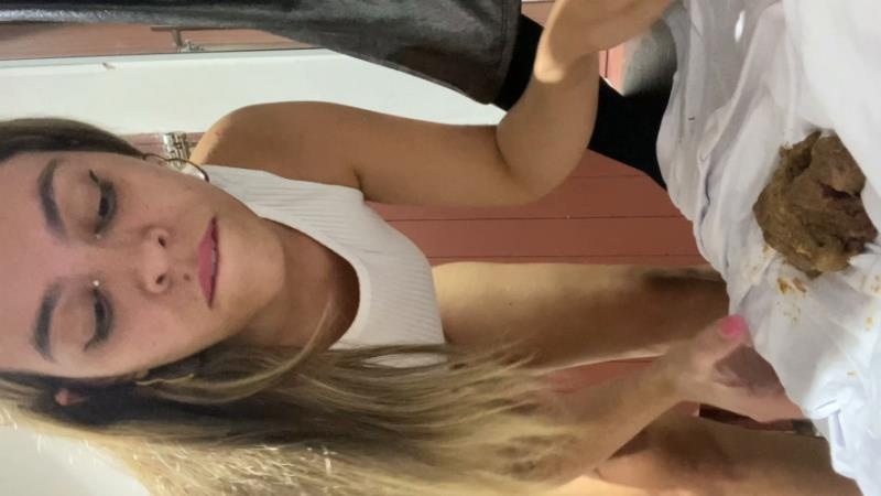 SHITTING in the dressing room of a clothing UltraHD/4K - ElleClarkScatQueen (2026)