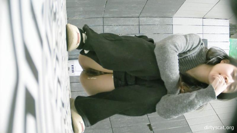 Black Pants Down, Chinese Girl Pees P1 2K (2026)